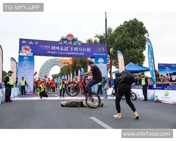 南京城市马拉松点评：极限运动队战术表现与赛道策略分析