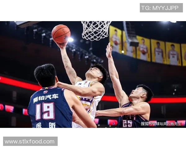 CBA激战上海对决深圳加时赛精彩回顾与分析